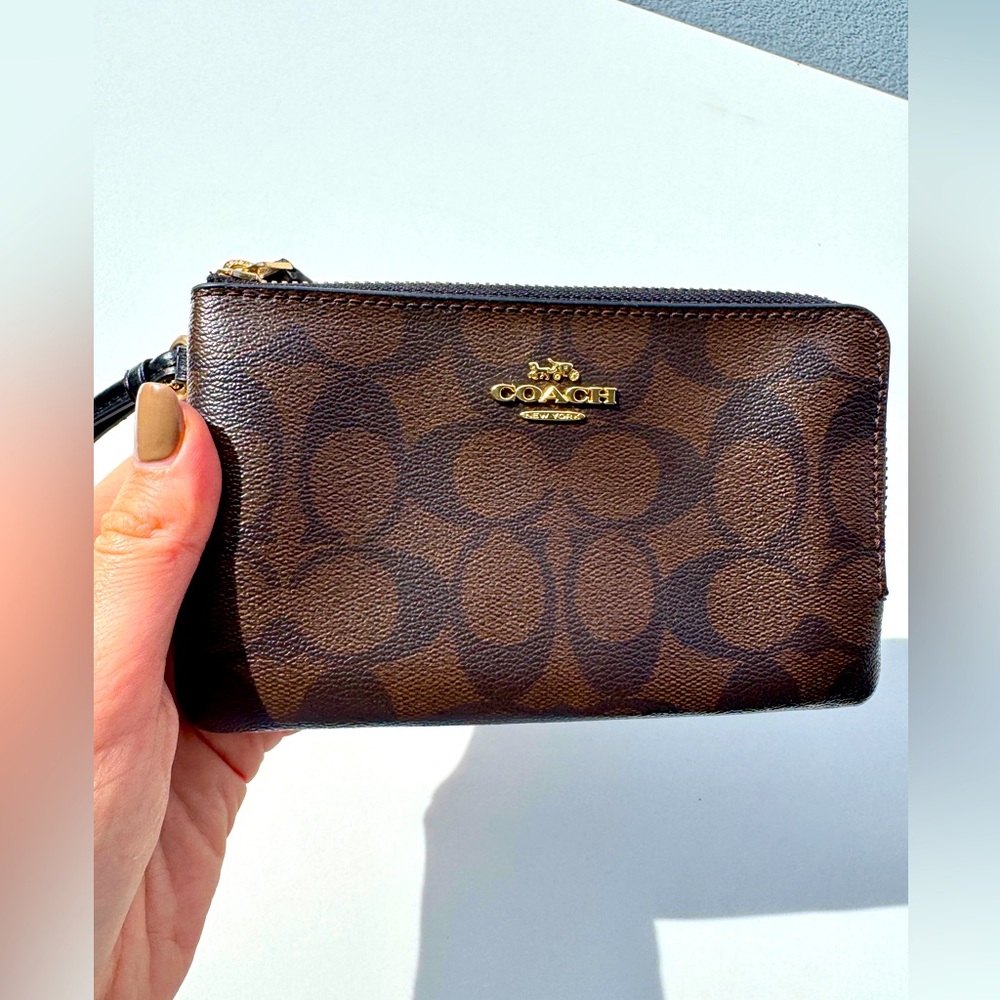 COACH Signature PVC Double Corner Zip
F87591 Brown Black Wristlet Wallet